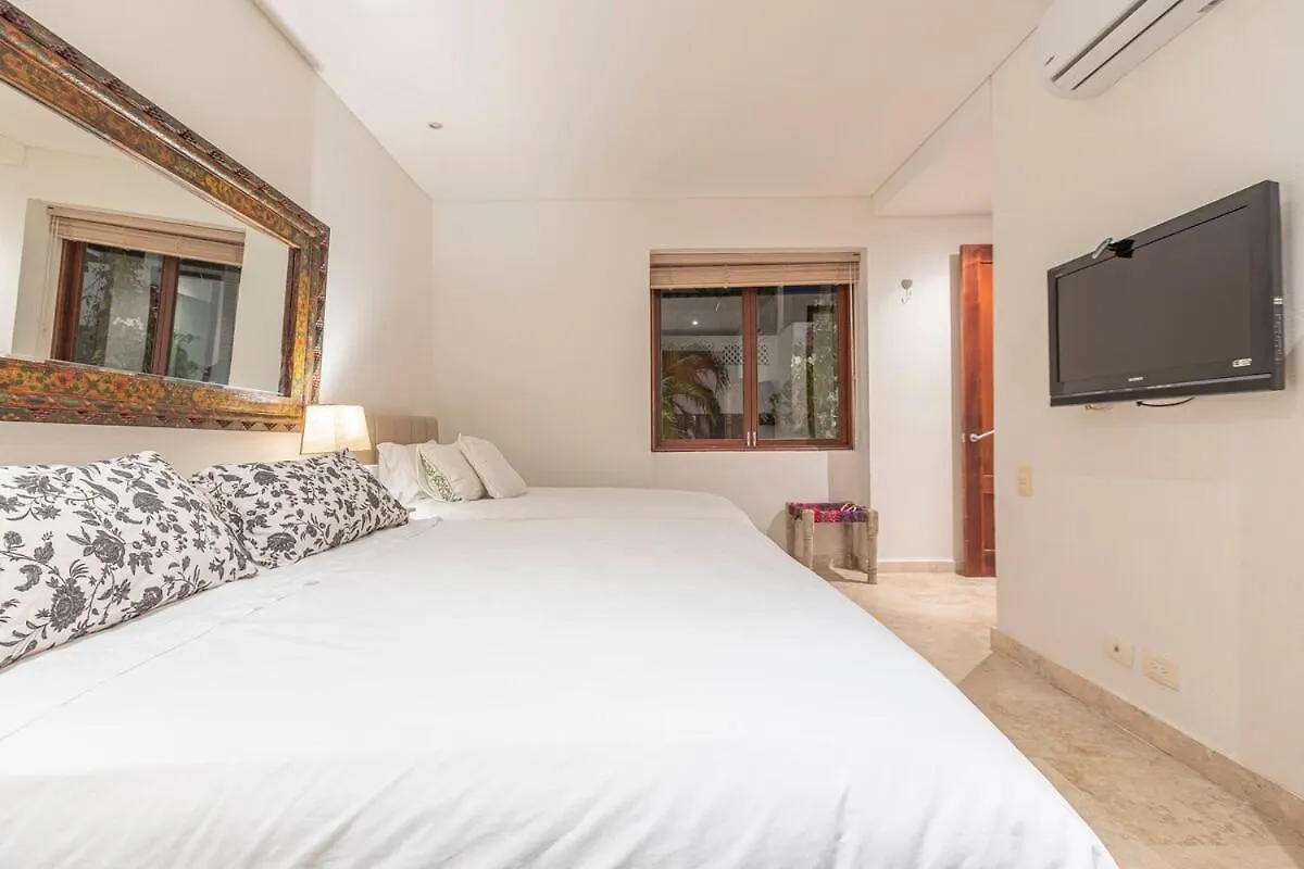 Townhouse Estancia Del Virrey In Walled City Cartagena Apartment