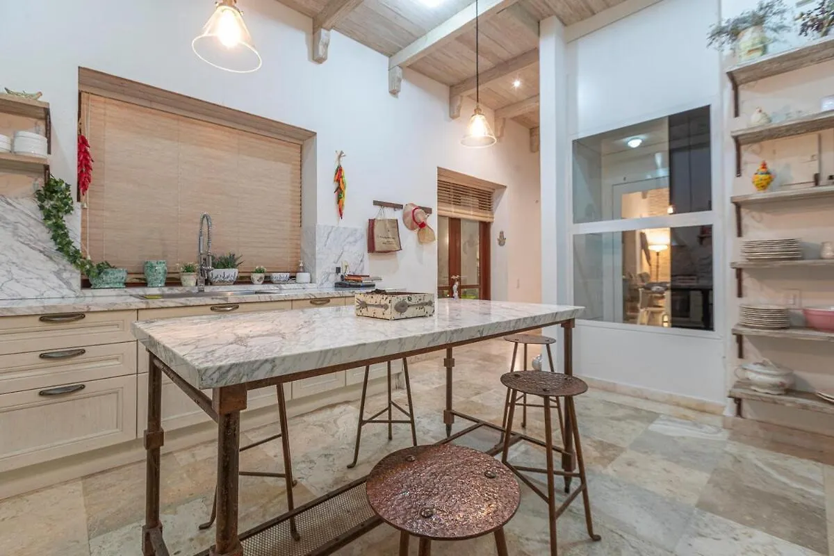 Townhouse Estancia Del Virrey In Walled City Cartagena